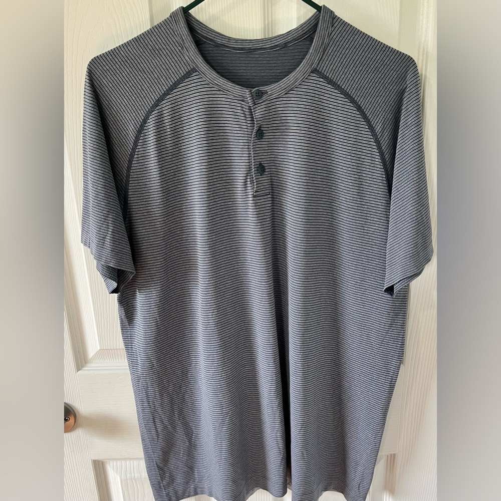 Lululemon short sleeve 3 button shirt. Grey & Black stripes. Sz XL.